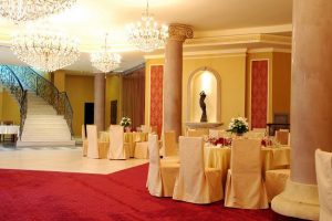 подредена зала за официално събитие в хотел Елена, Златни пясъци
