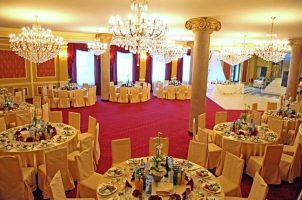 подготвена зала за сватбено тържество в хотел Елена